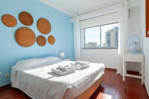 Ένα ή περισσότερα κρεβάτια σε δωμάτιο στο Rocha Beach Flat in Portimão