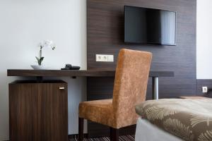 Sjónvarps- og/eða afþreyingartæki á Hotel SATEL +18 myndir