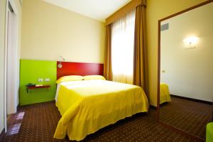 Postel nebo postele na pokoji v ubytování Ibis Styles Parma Toscanini