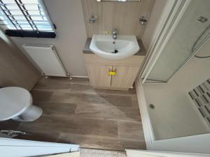 a bathroom with a sink and a toilet at Harries Superior Lodge Ocean in New Quay