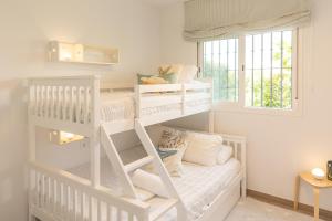 Ένα ή περισσότερα κρεβάτια σε δωμάτιο στο Blue Moon House Costa Ballena by Sanlúcar Housing +18 φωτογραφίες