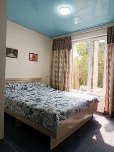 Ένα ή περισσότερα κρεβάτια σε δωμάτιο στο Guest House "Asia"