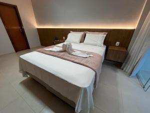 En eller flere senge i et værelse på Areia Flat vista mar piscina e ar + 48 billeder