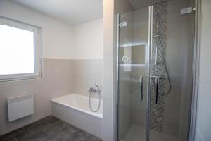 Ένα μπάνιο στο Ferienhaus Lautenbach +16 φωτογραφίες
