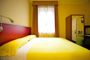 Postel nebo postele na pokoji v ubytování Ibis Styles Parma Toscanini