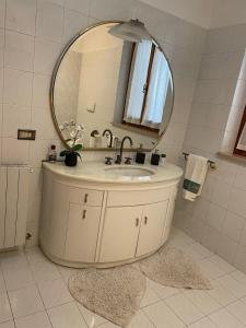 a bathroom with a sink and a mirror at Casa Vacanza Patrizia in Bastia Umbra +7 photos
