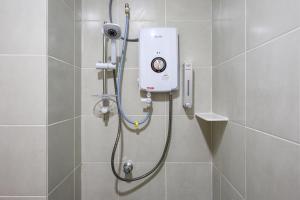 a shower in a bathroom with a shower at Blissful Escape Perfect Homestay for Families & Friends Brinchang Clover Home 3-03A in Brinchang +52 photos