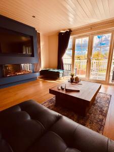 Χώρος καθιστικού στο Barneys Retreat - Lakeside Getaway