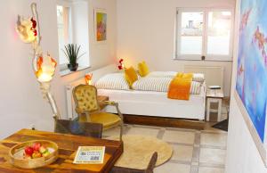a living room with a white couch and a table at Art Apartment - Harmonie und Stil bei Bamberg in Bischberg +13 photos