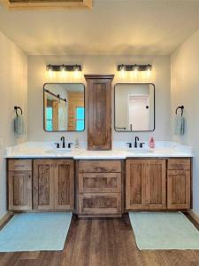 Fotografie z fotogalerie ubytování Moose Cabin Lakeview v destinaci Lost Bridge Village