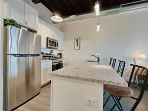 Η κουζίνα ή μικρή κουζίνα στο Studio Apt Near Temple Unit with Free Parking for Extended Stays