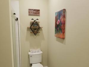 Koupelna v ubytování Downtown Philly 1BR with Stunning Views + 21 fotografií