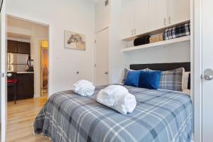 Postel nebo postele na pokoji v ubytování Old City Apartment with Full Kitchen