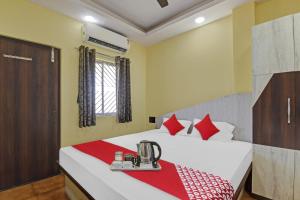 a bedroom with a bed with a mixer on it at Hotel O Maheshwari Residency in Rānchī