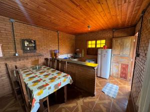 Kuchyň nebo kuchyňský kout v ubytování Chalé Canto Da Vila Ibitipoca