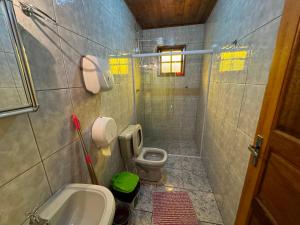 Koupelna v ubytování Chalé Canto Da Vila Ibitipoca + 27 fotografií
