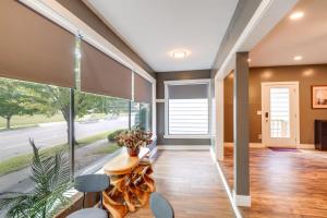 Fotografie z fotogalerie ubytování Bright New Albany Home 12 Mi to Churchill Downs v destinaci New Albany + 19 fotografií