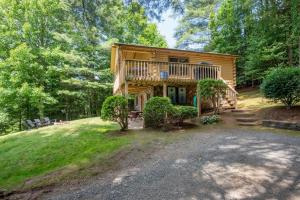 Taman di luar Secluded & Private Retreat- Hot Tub, Fire Pit, Near New River State Park
