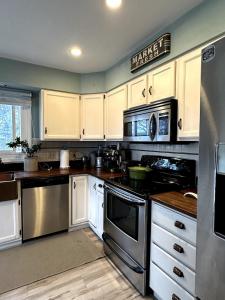 Køkken eller tekøkken på Black Hills Beauty - Perfect for Families + 39 billeder