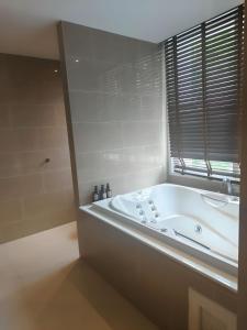 Fotografie z fotogalerie ubytování Pa Tong Penthouse Sea View v destinaci Pláž Patong