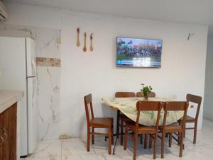 a kitchen with a table and chairs and a refrigerator at La Baquiana 3 in Mercedes