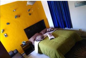 Postel nebo postele na pokoji v ubytování condominio orca c2 frente mar