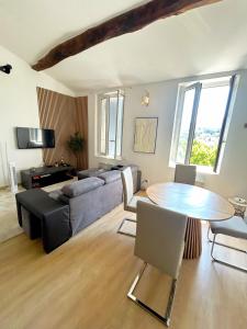 Μια τηλεόραση ή/και κέντρο ψυχαγωγίας στο Appartement T2 entier Auriol