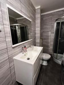 Bilik mandi di Superbe 57 appartement 2
