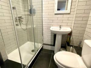 a bathroom with a shower and a toilet and a sink at Coach House Studio, quiet, rural, pet friendly, Probus in Probus +15 photos