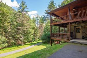 Κήπος έξω από το Prime Secluded Location- 5 Mins to State Park, Hot Tub, Dogs Welcome