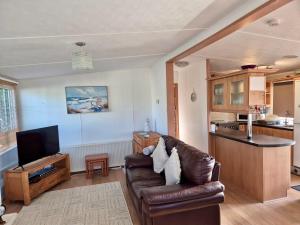 a living room with a couch and a kitchen at The Lodge in Newport