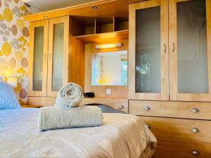 Ένα ή περισσότερα κρεβάτια σε δωμάτιο στο The Lodge +49 φωτογραφίες