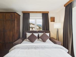 a bedroom with a bed with two pillows and a window at S'Matt in Feldkirch