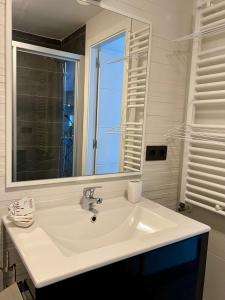 a bathroom with a white sink and a mirror at El Marquesado de Santiago en Milladoiro in Amés