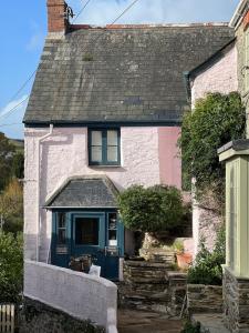 a white and blue house with a blue door at Buckley Cottage, Batson Salcombe in Salcombe