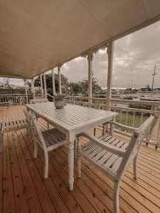 Μπαλκόνι ή βεράντα στο Oakmore Cottage Charming Queenslander - Central location