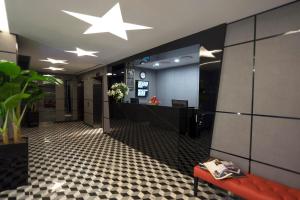 an office lobby with a star on the ceiling at Hotel 81 Premier Hollywood in Singapore