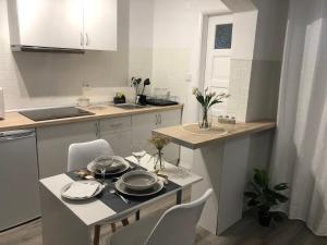 a kitchen with a table with plates and glasses on it at Casa refúgio 