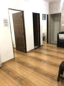 a room with three open doors and a wooden floor at Sua Casa em MSP in Morro de São Paulo