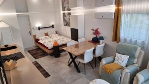 Posezení v ubytování RIVA Design-Apartment - Stilvolles Studio für 2 Personen im Wallis