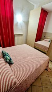 Una cama o camas en una habitación de Noah Guest House