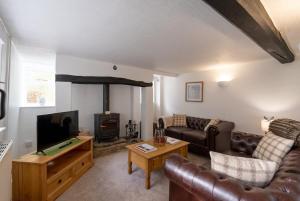 a living room with a couch and a fireplace at Ames Cottage in Hinton