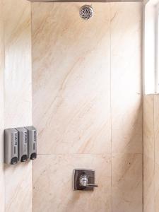 Ένα μπάνιο στο The Sea Front Inn