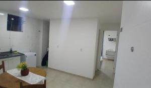 Køkken eller tekøkken på Apt com Varanda 2 qdras Praia Pontal