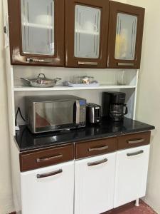 a kitchen with a counter top with a microwave at Villa San Carlos in Juayúa