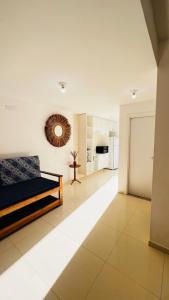 a bedroom with a bed and a kitchen at Bahia Bela - Casa Duplex 02 in Santa Cruz Cabrália
