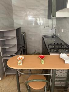 a small kitchen with a table and a stove at apartaestudio in Cartagena de Indias