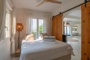 a bedroom with a white bed with towels on it at Casa Cobalto, Sea view, Mediterranean, Sea 700meters, 4 Bedrooms in Benissa