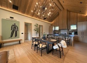 Η κουζίνα ή μικρή κουζίνα στο Hot tub, Golf simulator, Steam Room