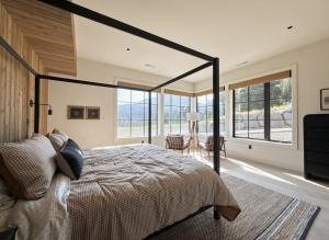 Ένα ή περισσότερα κρεβάτια σε δωμάτιο στο Hot tub, Golf simulator, Steam Room